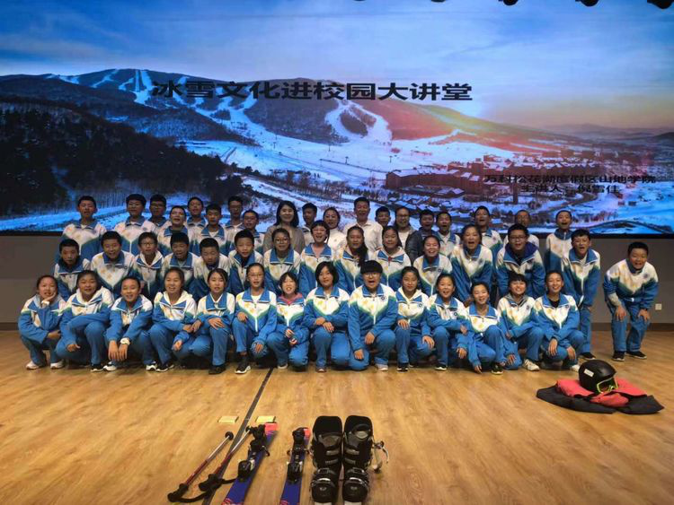 冰雪運(yùn)動(dòng)課程進(jìn)校園走進(jìn)長春新區(qū)北湖明達(dá)學(xué)校